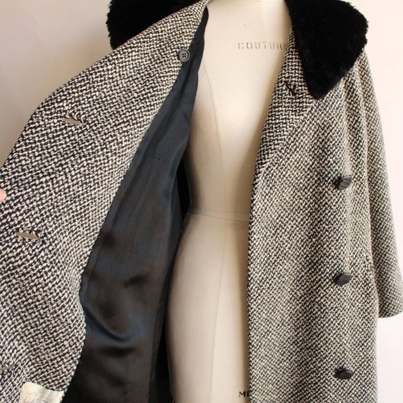 Vintage 1950s Coat / Bergdorf Goodman Black and White Tweed Wool Overcoat With F - Picture 12 of 13